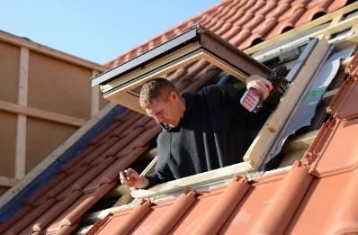Pose de fenêtres de toit Velux à Corn